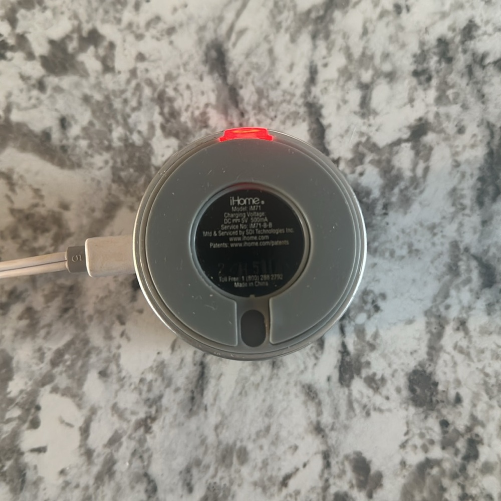iHome Aux USB Speaker - Picture 5 of 6